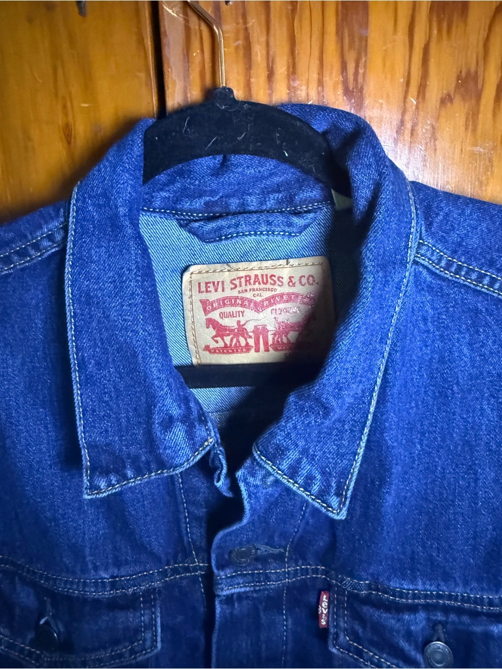 Levi's Men’s Blue Denim Trucker Jacket - Picture 8 of 13